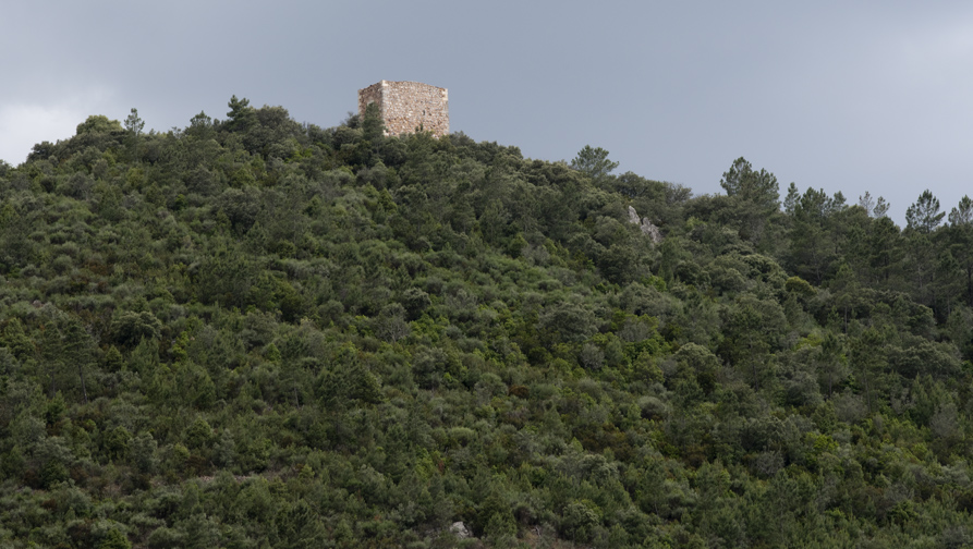 Castelo no alto da Serra das Talhadas