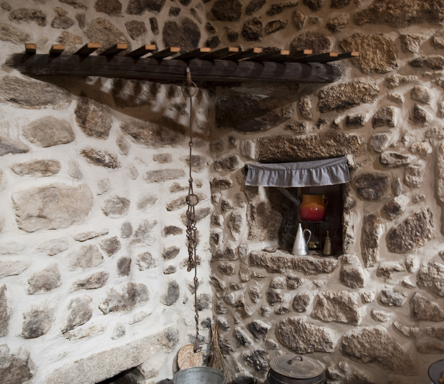 Casa etnográfica: a lareira numa casa tradicional