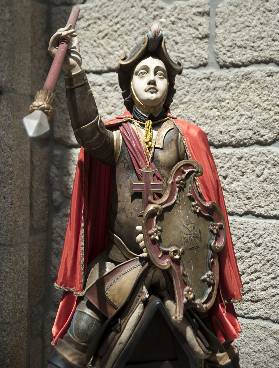Figura de S. Jorge na entrada do Palácio