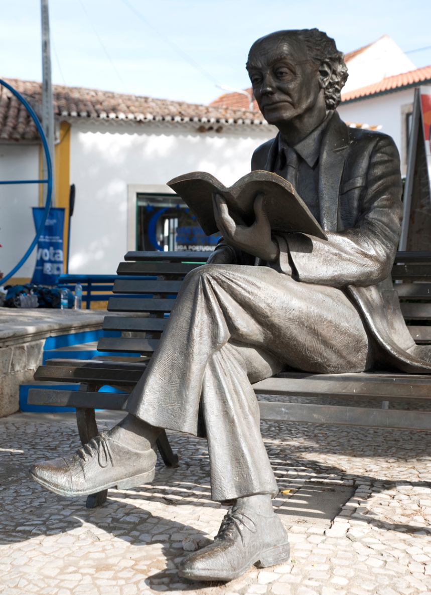 Estátua de Saramago