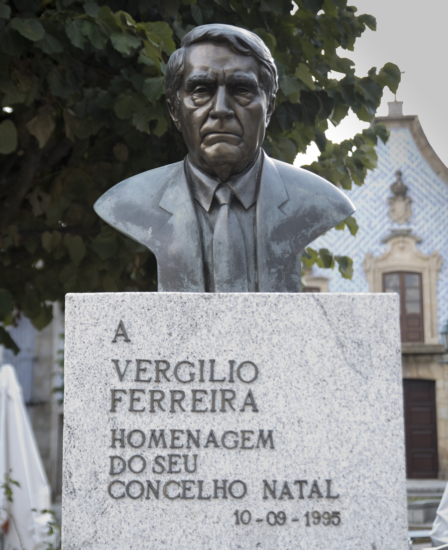 Busto de Vergílio Ferreira em Gouveia