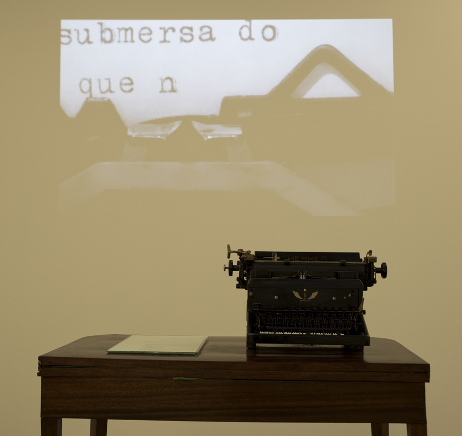 Exposição dedicada a Carlos Oliveira