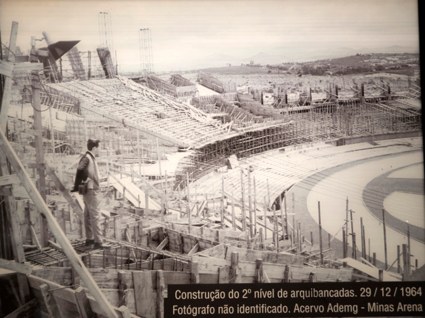 Imagem da construção do Mineirão