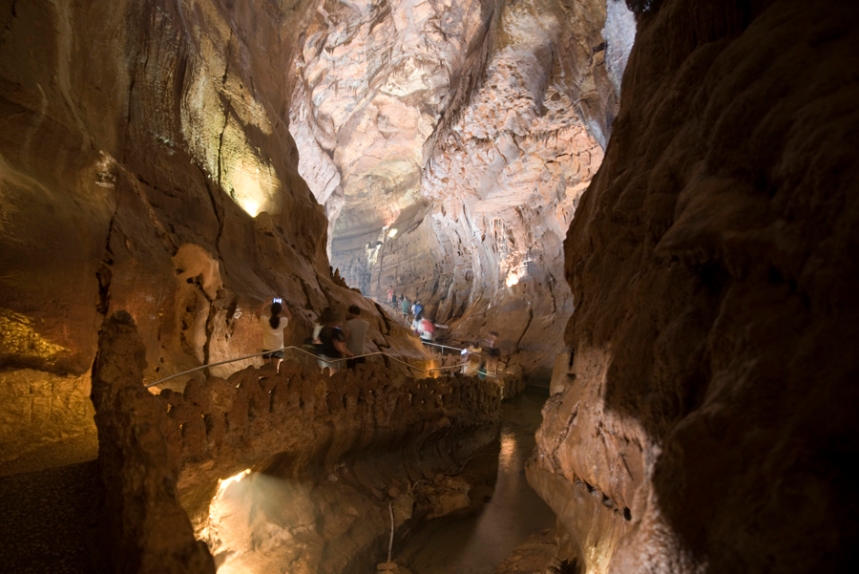 As grutas de Mira Daire têm corredores muito grandes