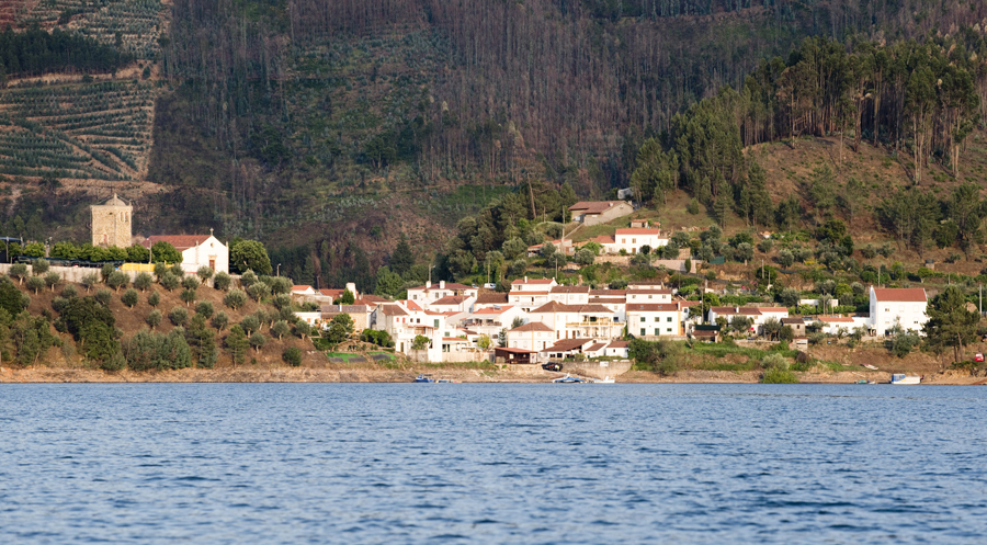 Dornes fica numa pequena península no meio do Zêzere, no concelho de Ferreira do Zêzere