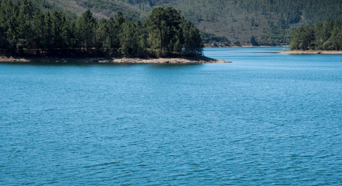 Lago da barragem próximo do Meimão