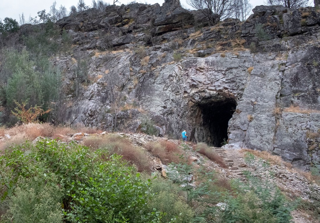 Entrada para o túnel da frustrada ligação ferroviária entre a Lousã e Arganil