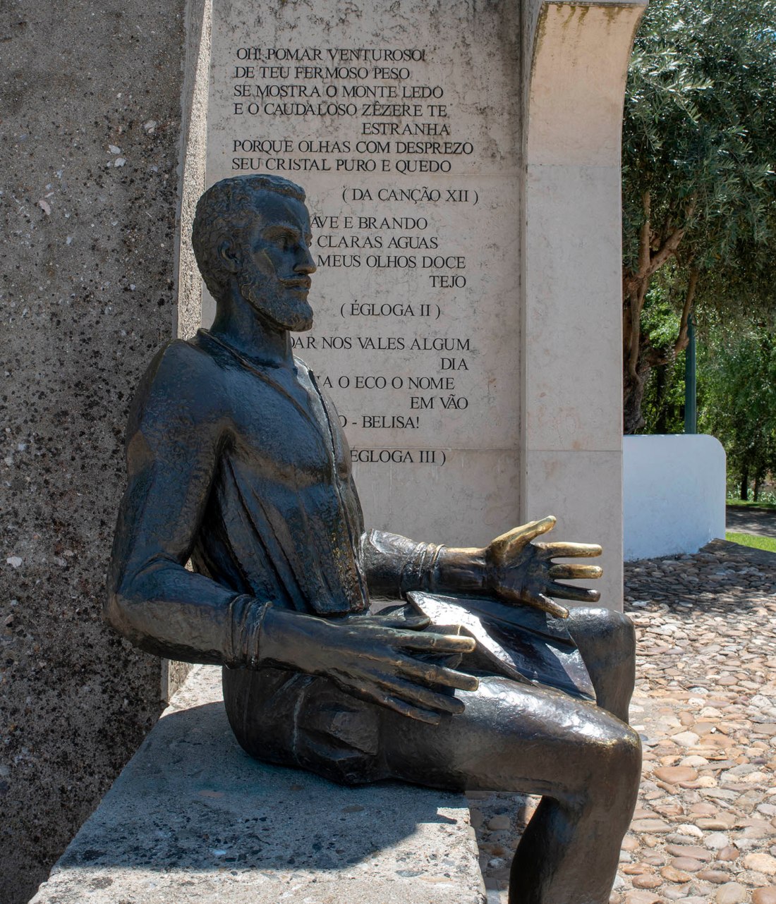 Monumento a Camões da autoria de Lagoa Henriques
