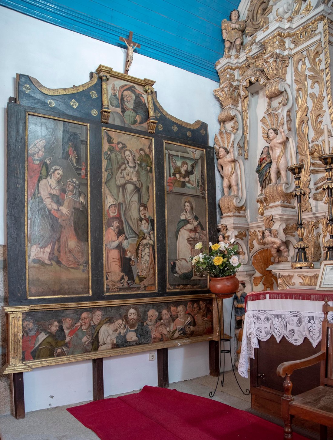 O quadro ao lado do altar-mor